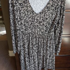 Kaileigh Black and White Floral Long Sleeve Dress